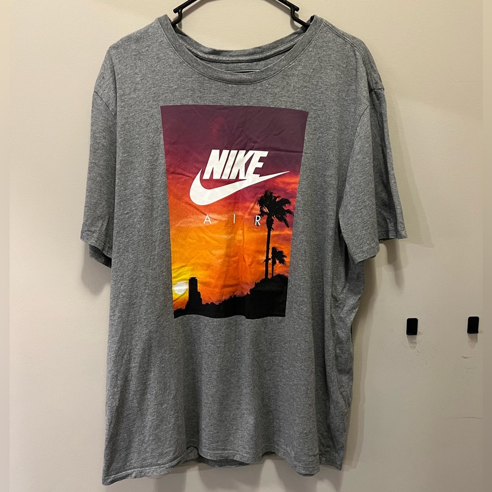 Men’s Nike Gray Graphic T-Shirt